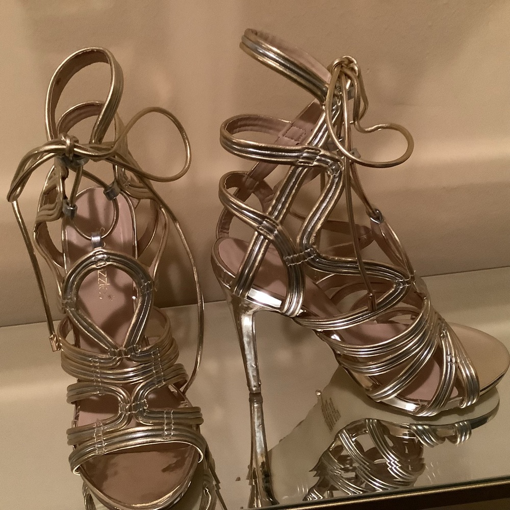 Shoe Dazzle Cora gold and silver strappy heels, 7.5